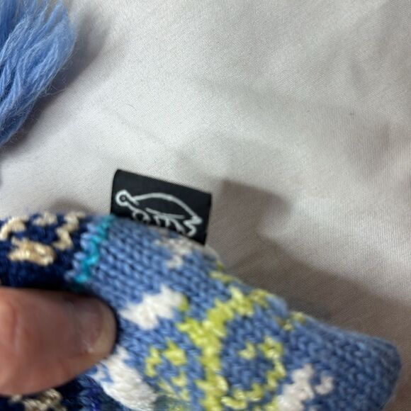 Turtle Fur Women’s Beanie Tassal Ski Hat. - Picture 3 of 8